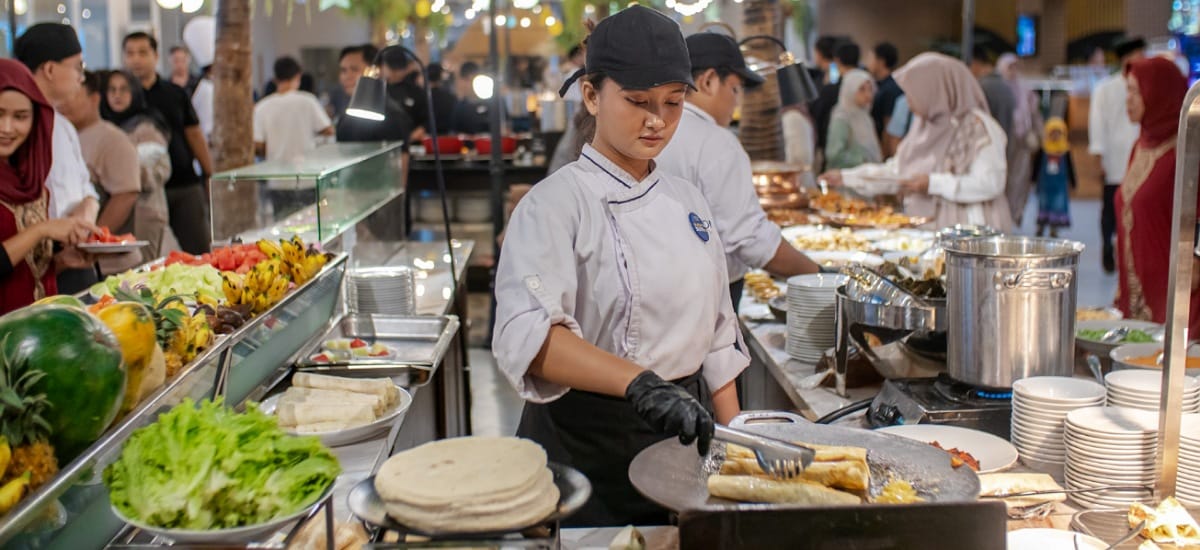 Suasana paket bukber hotel Cirebon 2026 dengan menu all you can eat