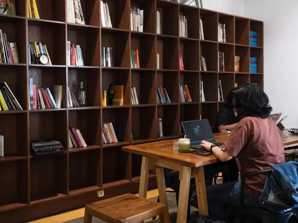 Cafe WFC Cirebon: Smiljan Dutchbook